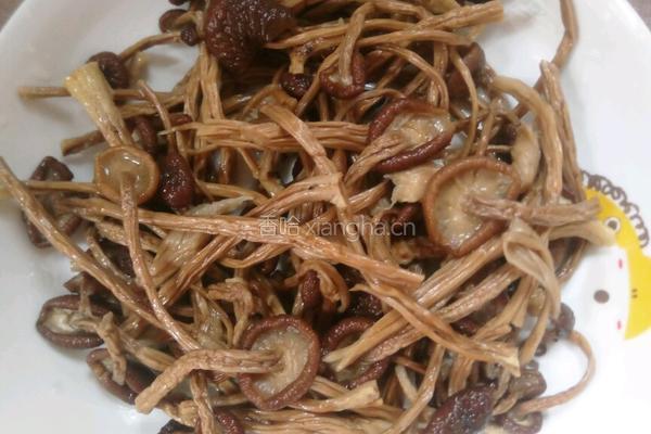 茶树菇排骨汤的做法图解3