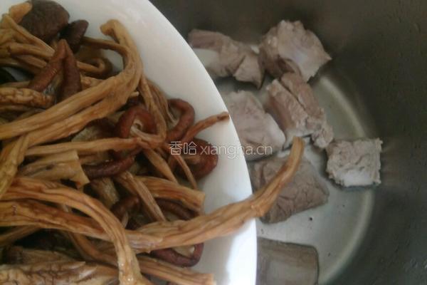 茶树菇排骨汤的做法图解8