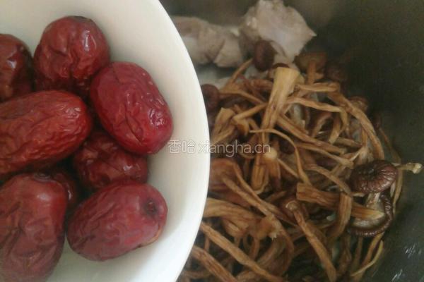 茶树菇排骨汤的做法图解9
