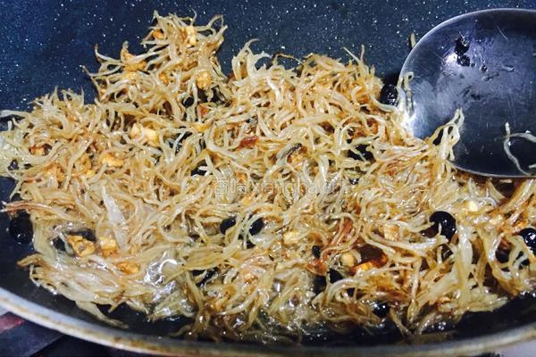 豆豉银鱼干的做法图解6