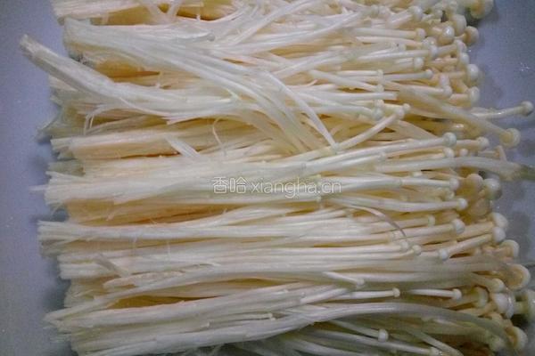 金针菇青菜瘦肉汤的做法图解3