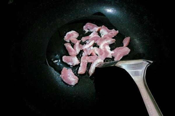 金针菇青菜瘦肉汤的做法图解4