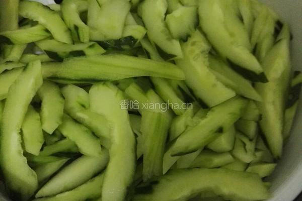 青瓜炒鸡蛋的做法图解1