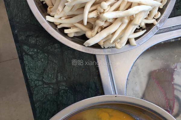 椒盐蘑菇的做法图解1