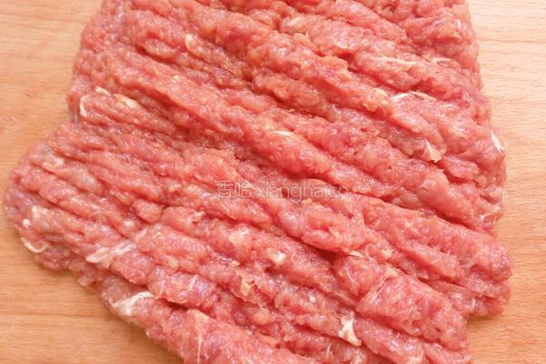 牛肉萝卜馅彩色蒸饺的做法图解2