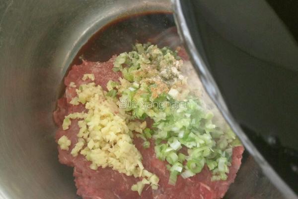 牛肉萝卜馅彩色蒸饺的做法图解4