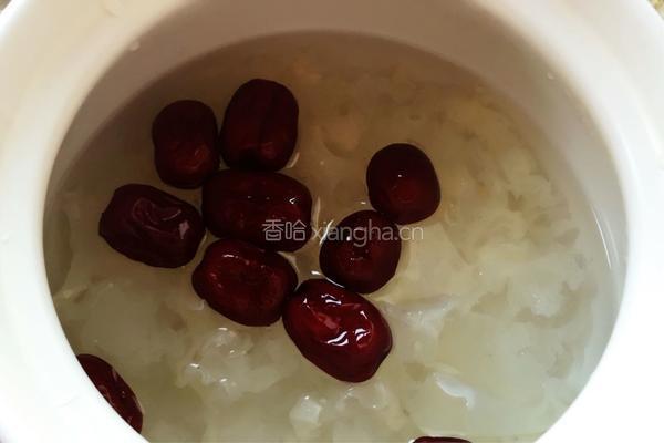 红枣银耳汤的做法图解4
