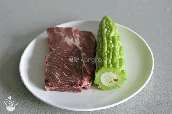 清凉解毒‖凉瓜炒牛肉的做法图解1