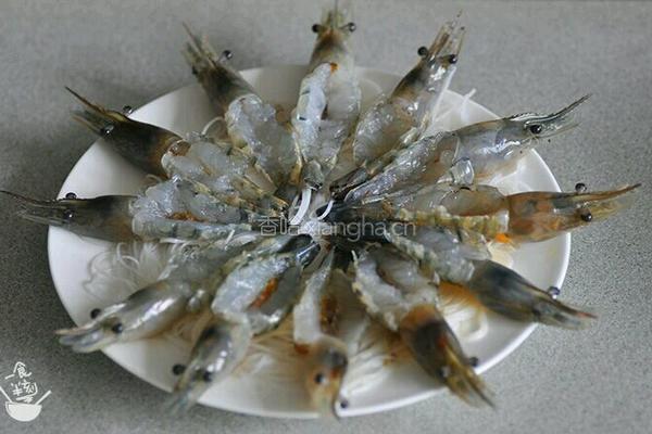 蒜到你了‖蒜蓉粉丝蒸虾的做法图解3