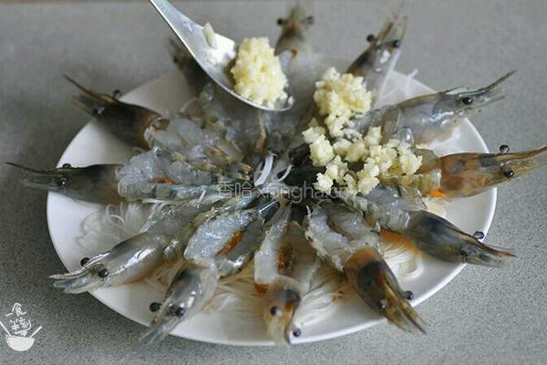 蒜到你了‖蒜蓉粉丝蒸虾的做法图解4