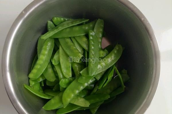 腊肠炒荷兰豆的做法图解5