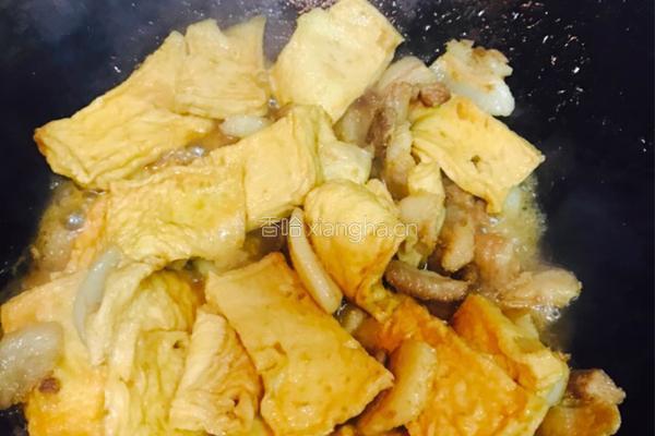 五花肉焖炸豆腐的做法图解5