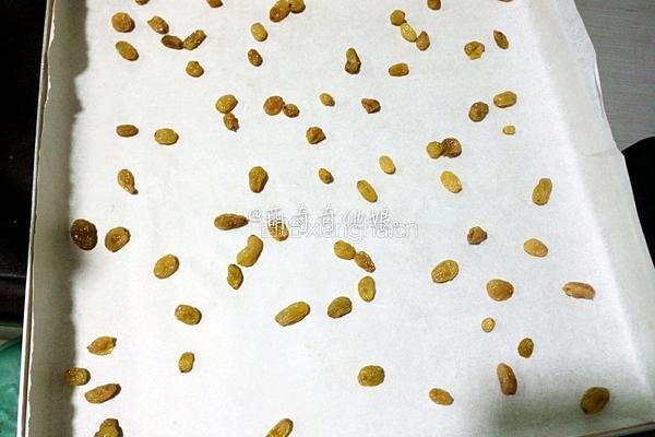 葡萄干蛋糕卷的做法图解3