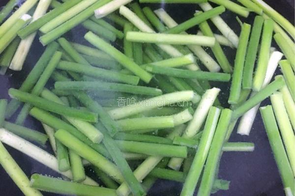 蒜苔炒腊肠的做法图解4