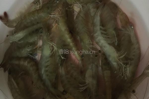 香葱烧虾的做法图解1