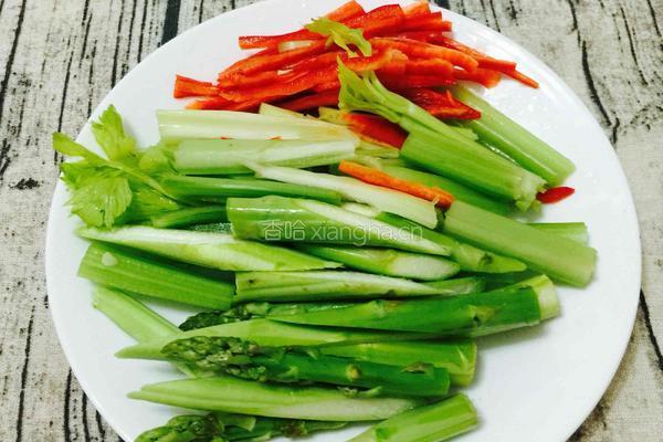 凉拌芦笋西芹豆腐皮的做法图解5