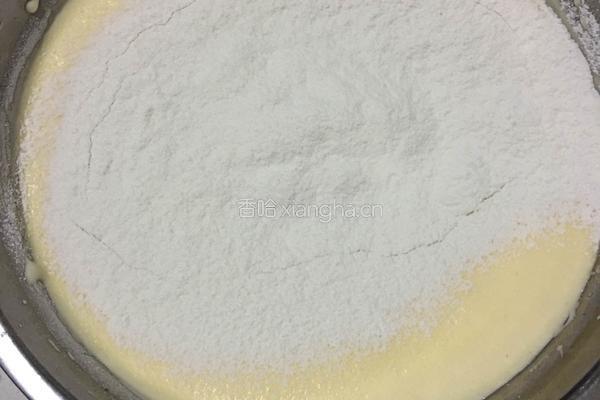 黄金拔丝蛋糕的做法图解3