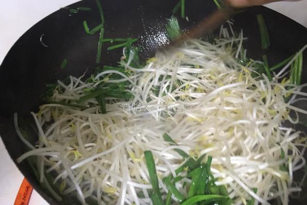 韭菜炒豆芽的做法图解5