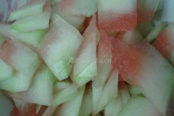 炒西瓜皮的做法图解3