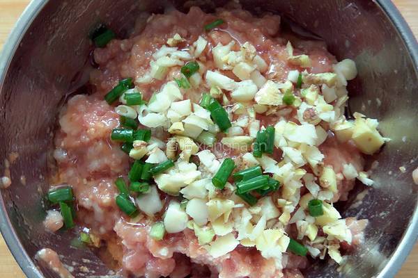 金针菇蒸红剁椒肉沫的做法图解2
