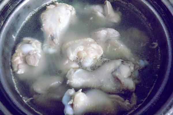 土豆鲍菇烧鸡翅根的做法图解2