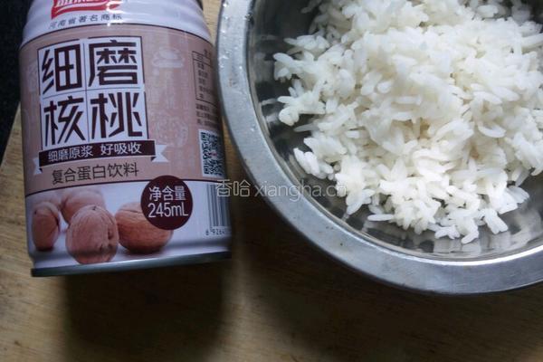 核桃牛奶粥的做法图解1