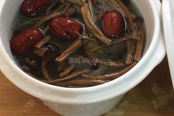 茶树菇排骨汤的做法图解2