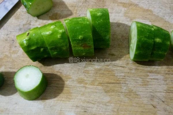 嫩黄瓜汁的做法图解2