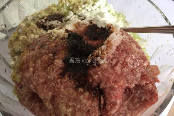 牛肉芹菜饺子的做法图解3