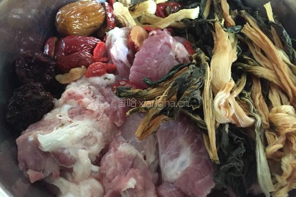菜干骨头汤的做法图解4