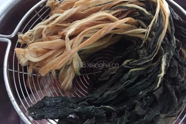 菜干骨头汤的做法图解1