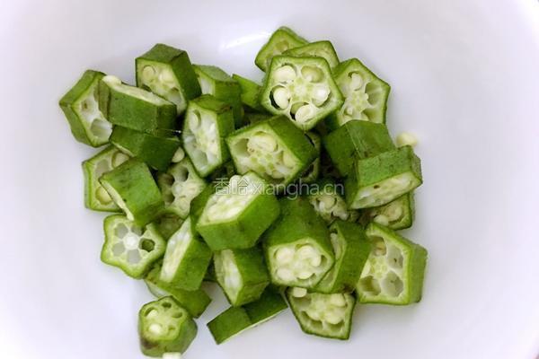 秋葵青菜鸡蛋面的做法图解1