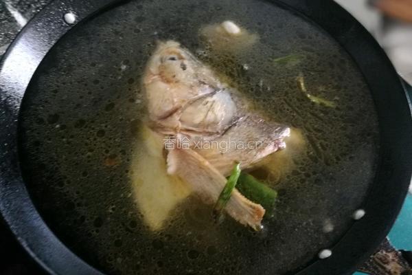 鱼头豆腐汤的做法图解2