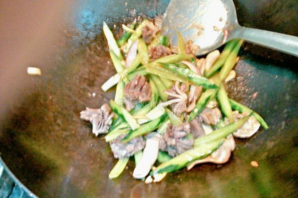 鸡胗炒青瓜的做法图解4