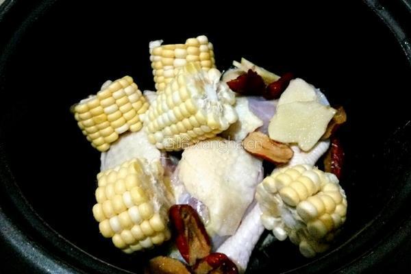 红枣玉米鸡汤的做法图解4