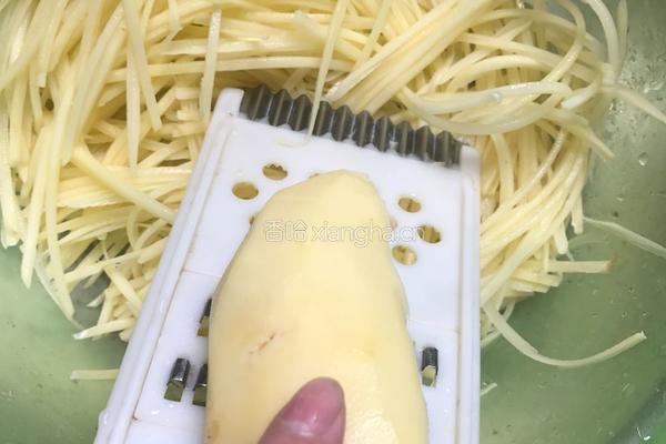 酸辣土豆丝的做法图解1