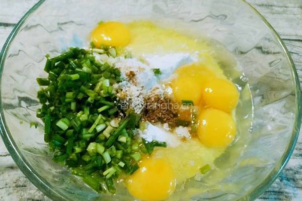 葱花鸡蛋饼的做法图解1
