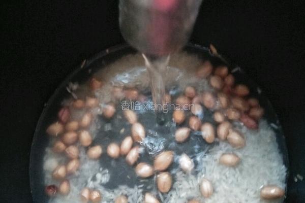花生大米粥的做法图解2