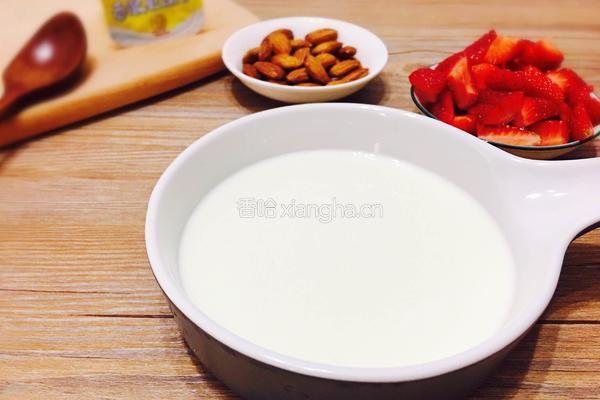 巴旦木草莓酸奶杯的做法图解4