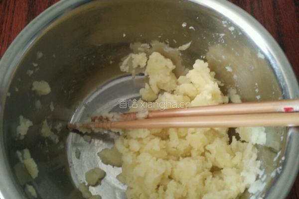 土豆泥拌苦菜的做法图解1