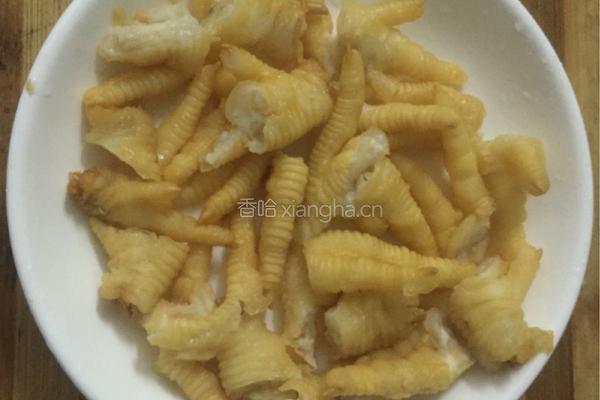 泡椒凤爪的做法图解1
