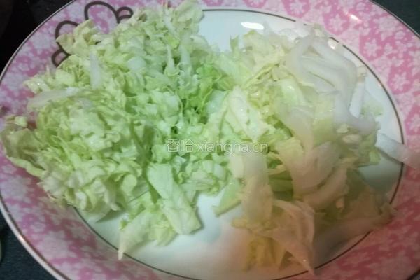 鸡汁木耳烩白菜的做法图解1
