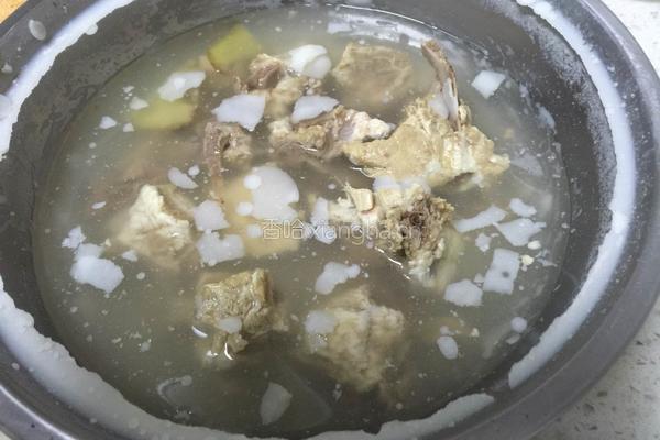 青菜排骨汤的做法图解3