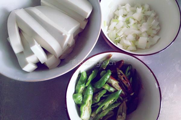 线椒过油豆腐的做法图解1