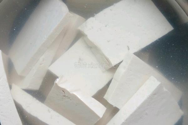 熊掌豆腐的做法图解2