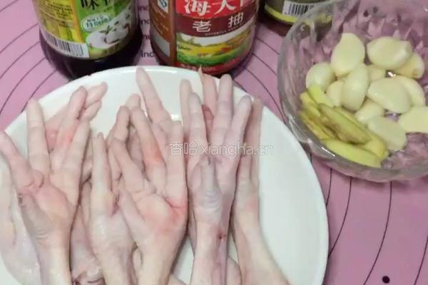 红烧鸡爪的做法图解1