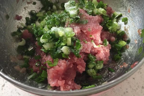 香葱瘦肉馄饨的做法图解3