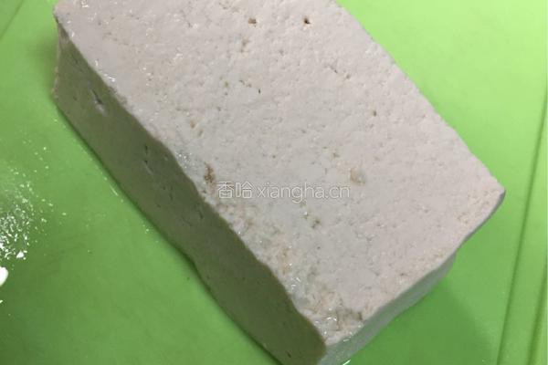 皮蛋豆腐的做法图解2