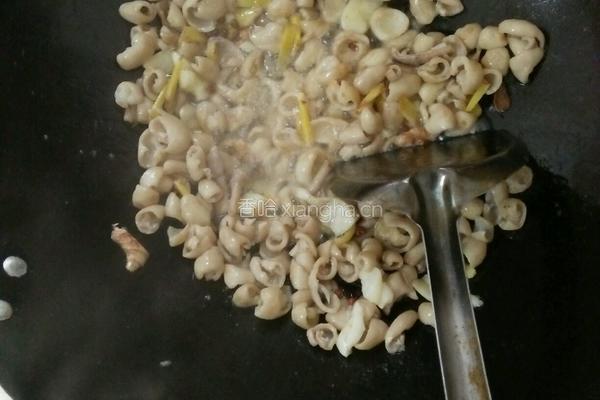 酸辣肥肠的做法图解2