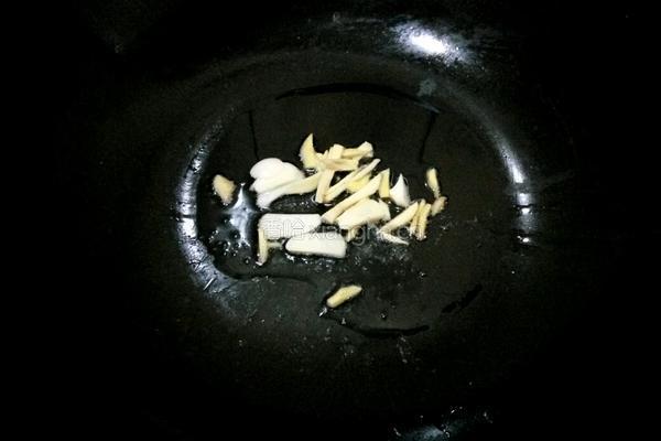 圆椒炒鸭血的做法图解3